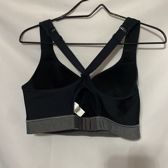 UNDER ARMOUR SPORTS BRA SIZE 36DD ADJUSTABLE CRISS CROSS STAPS BLACK GRAY CLEAN - Picture 9 of 10